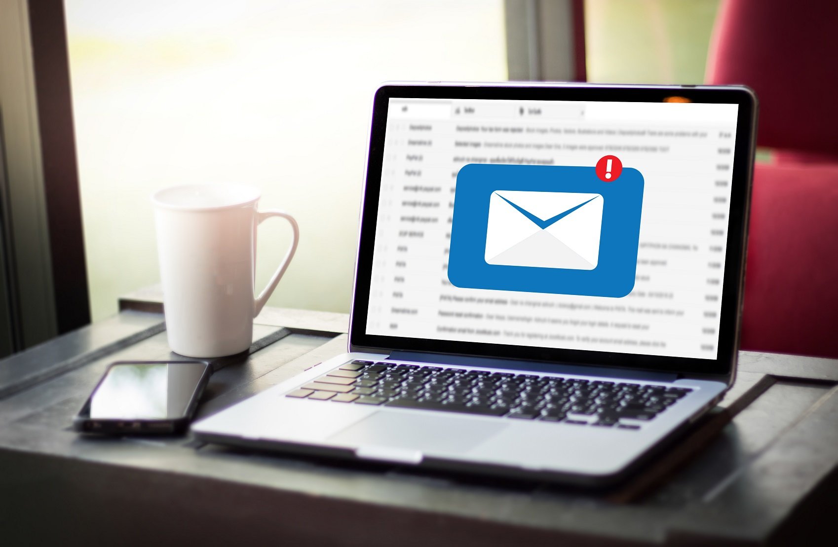 E-Mail Management auf Laptop
